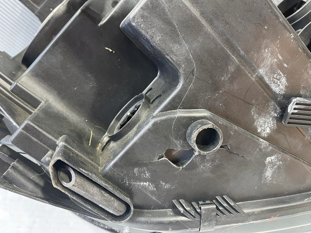 фото №8, Vw touran 2 5t левая лампа перед