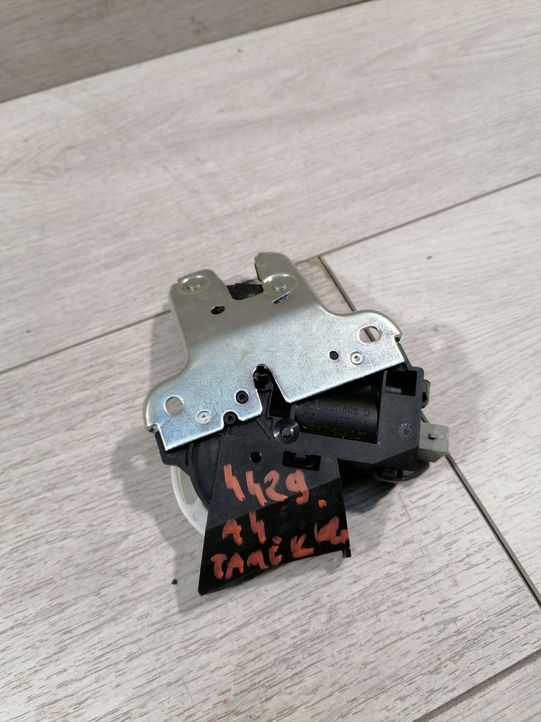 фото №1, Audi a4 замок крышки багажник 4f5827505d