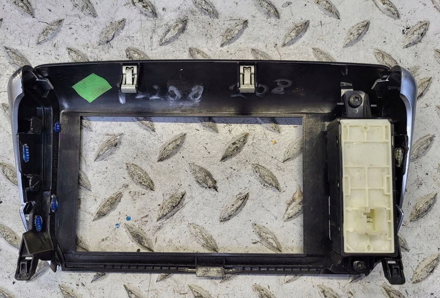 фото №8, Навигация дисплей экран рамка peugeot 208 i 12