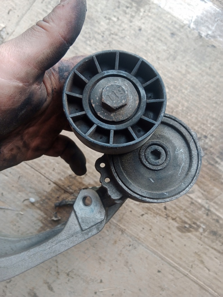 фото №1, Кронштейн основа генератора volvo v50 2.0 9650034280