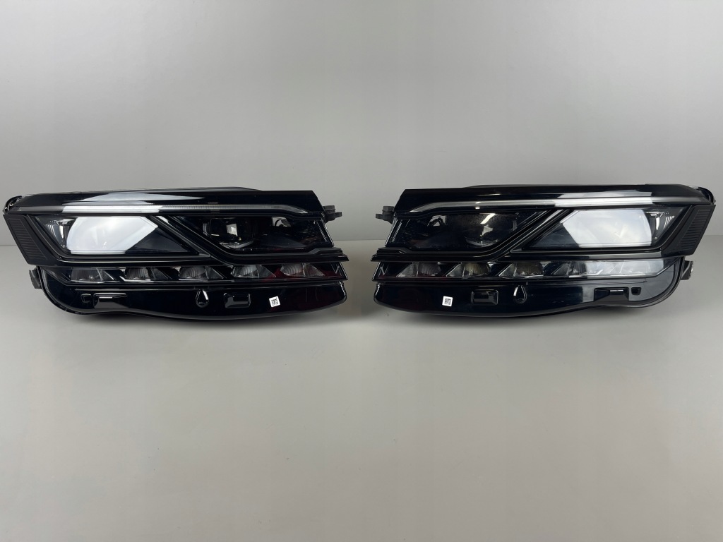 Купить Vw touareg iii лампа левая правая matrix full led r line 760941081a 760941082