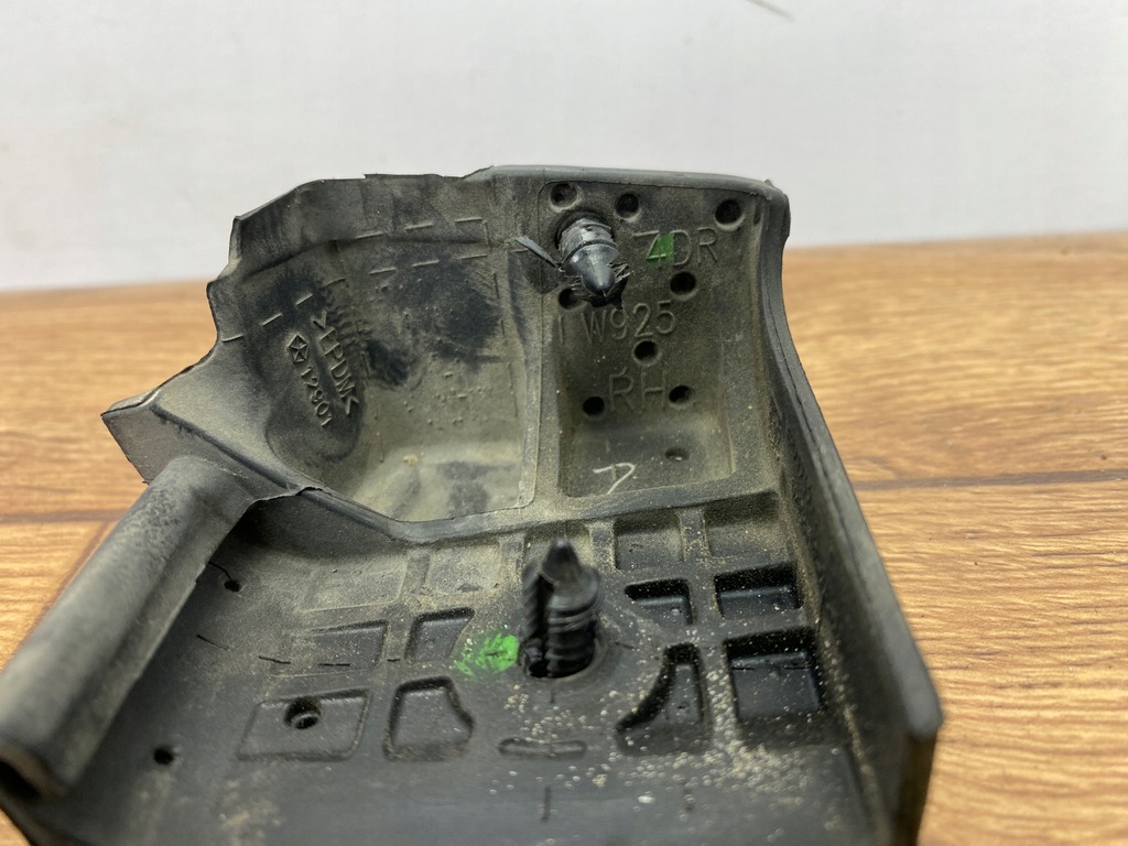 фото №8, Резиновый элемент прокладка стойка правая jeep wrangler jl 2018+ usa