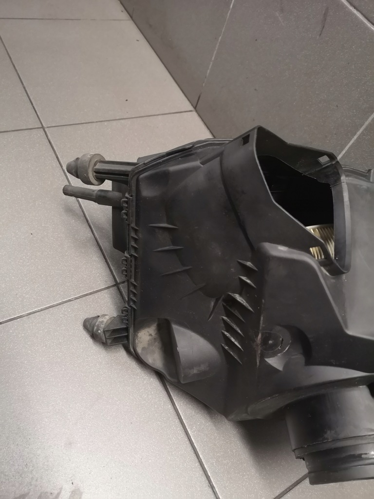 фото №7, Корпус фільтра повітря audi a6 c6 3.2 4f0133835f