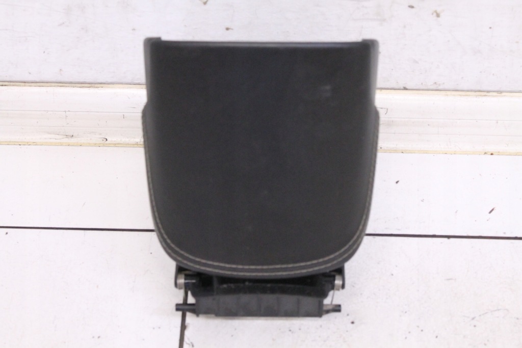 фото №1, Audi r8 420 06- подлокотник бардачок 420863075