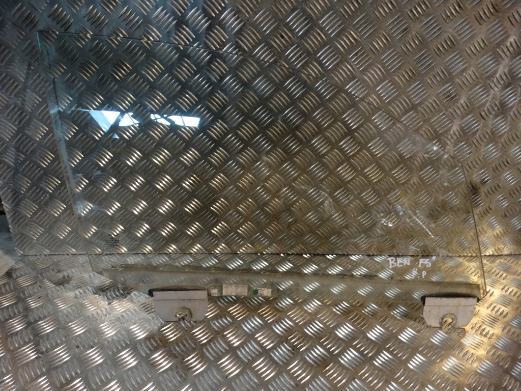 фото №1, Стекло x2 дверь правый перед bentley flying spur 1