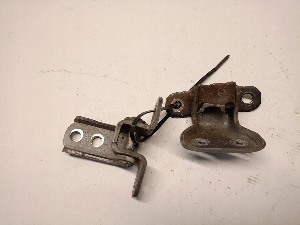 фото №2, Петлі двері перед правий toyota prius ii