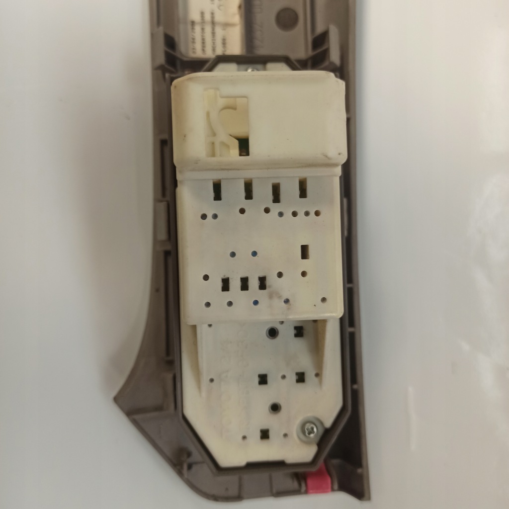 фото №9, Toyota yaris ii переключатель окон левый перед 74232-0d110