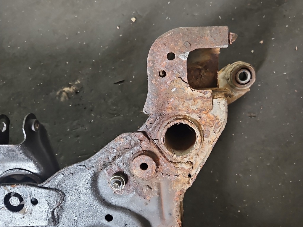 Подрамник балка двигателя volvo v50 s40 2 2.0d 04-07 с Разборки