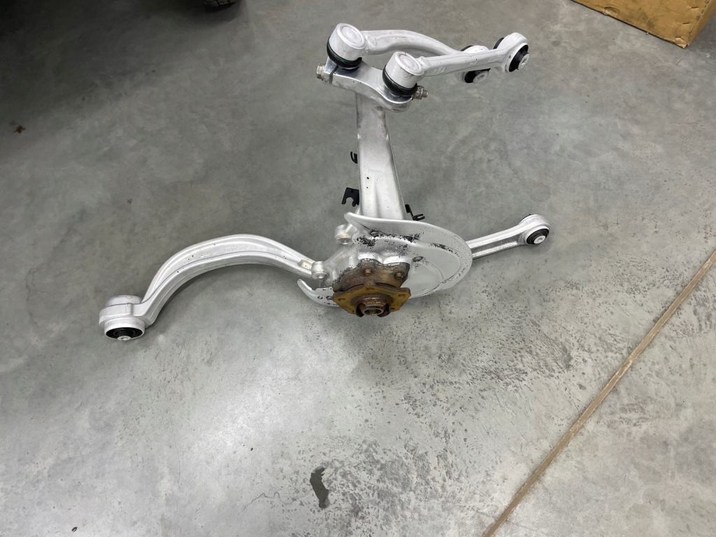 фото №1, Поворотний кулак комплектна ліва a6 a7 c8 важелі оригінал