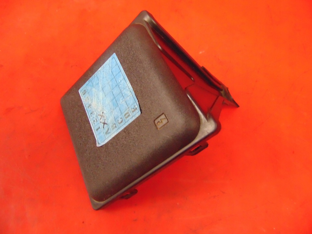 фото №1, Latitude 10- защита крышка коробка предохранителей