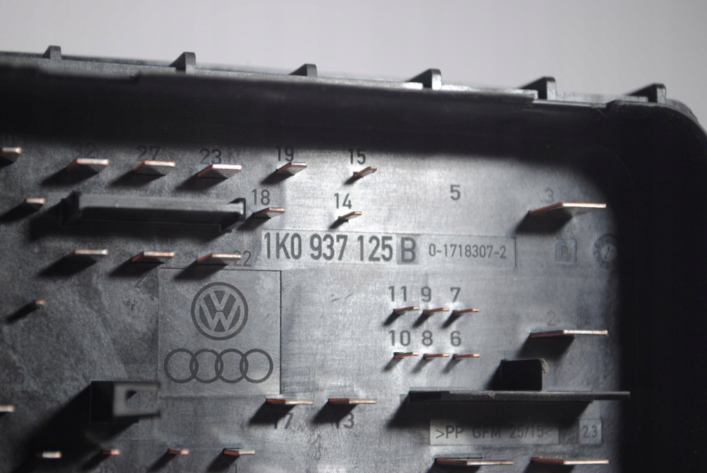Коробка корпус предохранителей 1k0937125b vw audi в Украине