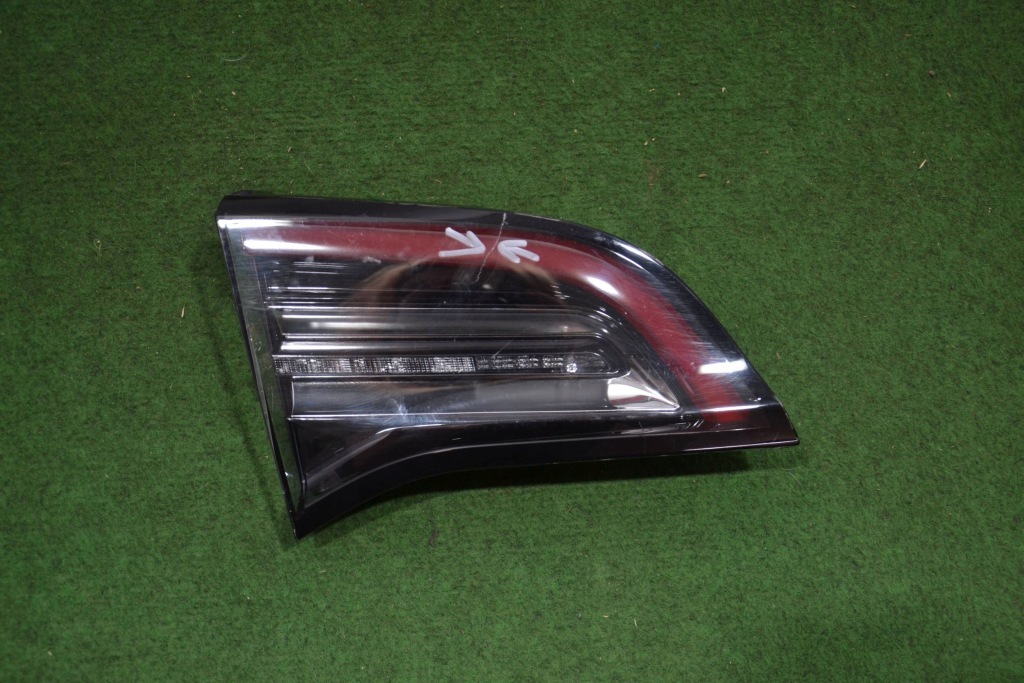 Купить Фара задняя левое  tesla model 3 1077401