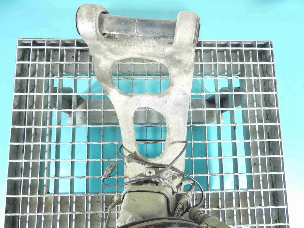 фото №2, Поворотный кулак правая ступица перед 2.7 hdi citroen c6