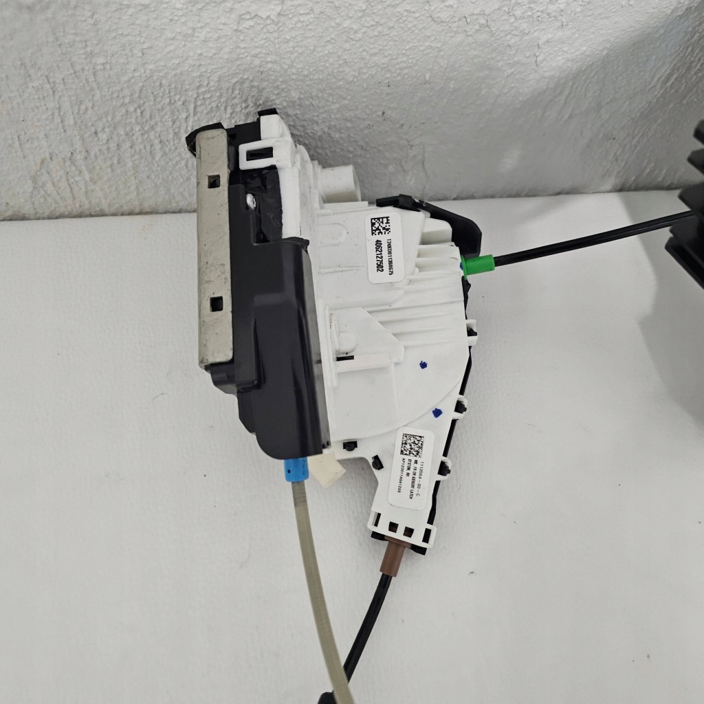 фото №6, Привод замка дверь правых задняя tesla x plaid 2022r 1614335-00-d