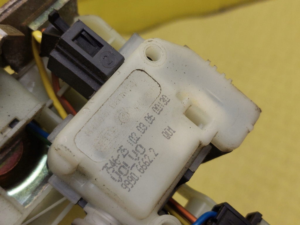 фото №7, Volvo xc70 замок задний крышки 999066622