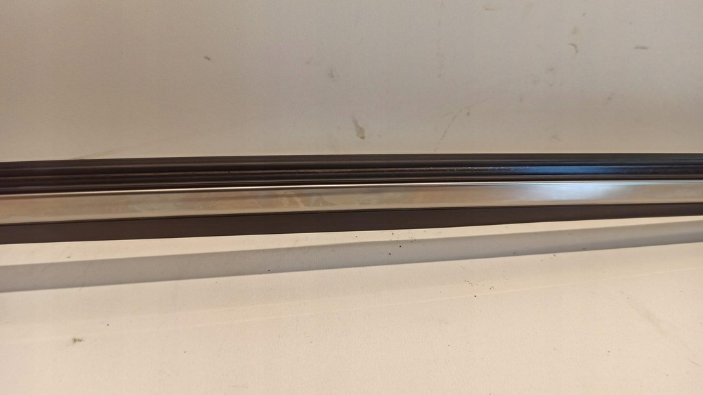 фото №4, Mazda 3 молдинг ущільнювач двері правий перед