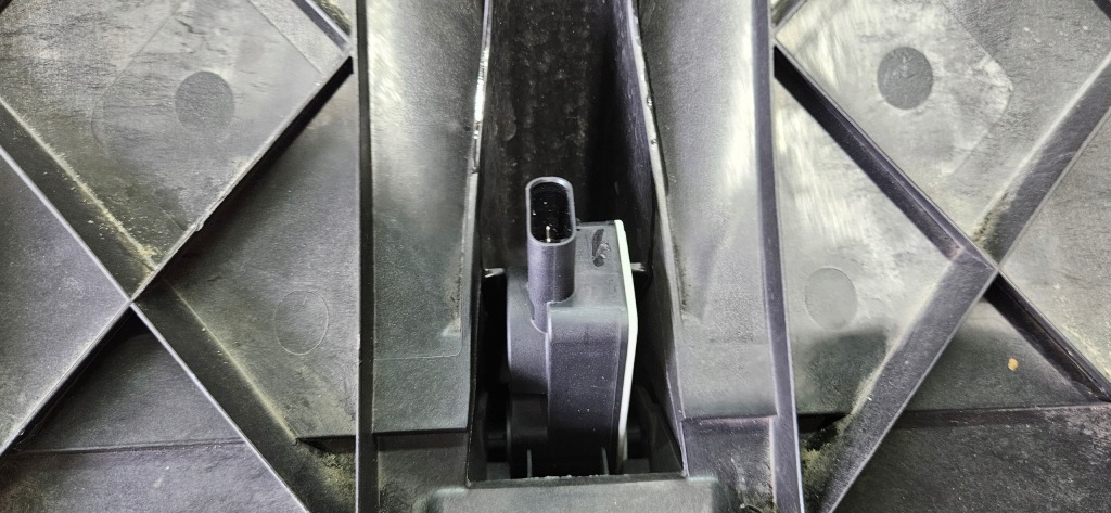 Повітропровід повітря впуск шторка жалюзі tesla model y 2020- Оригінал