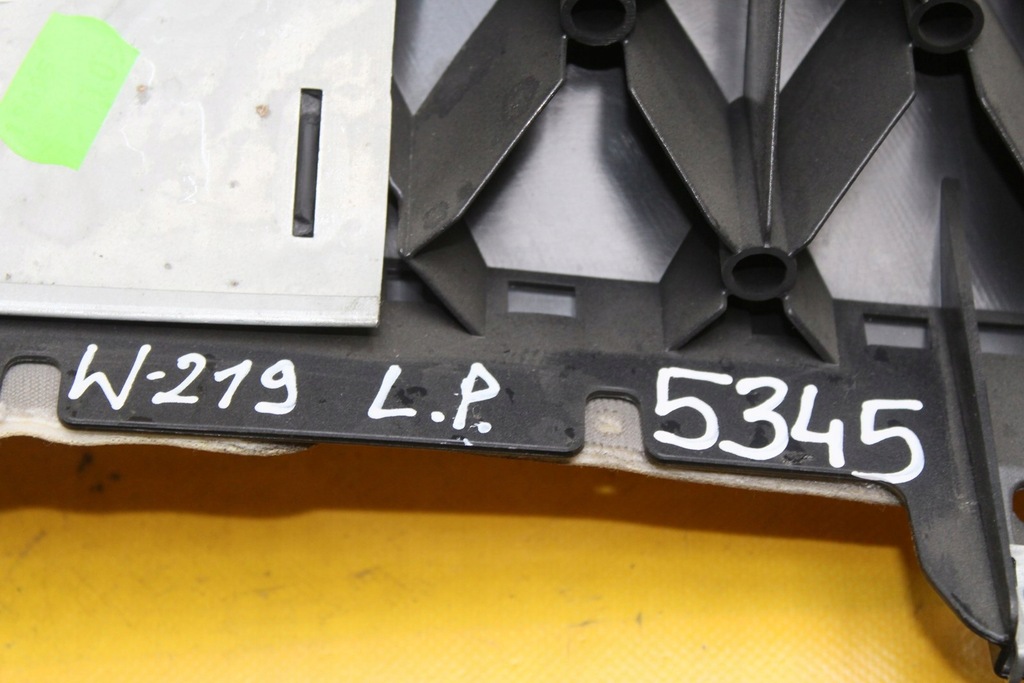 фото №11, Консоль панелі приладової панелі лівий перед cls w219