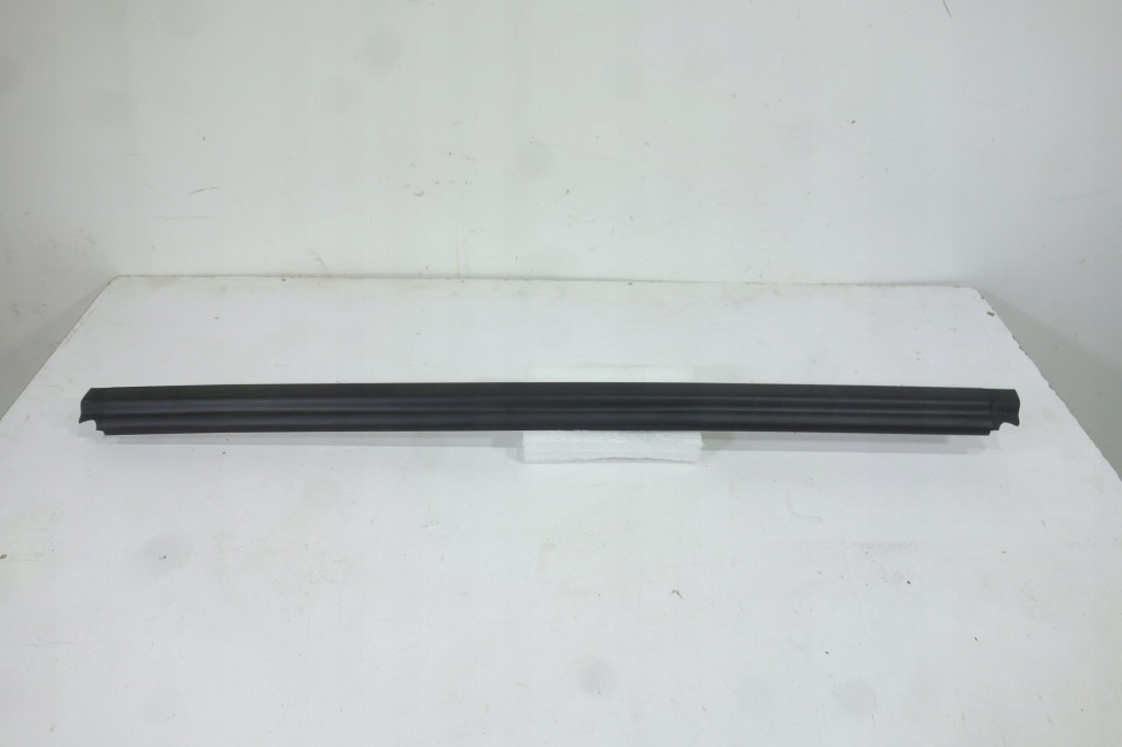 фото №1, Молдинг уплотнитель перед левая mercedes vito w447