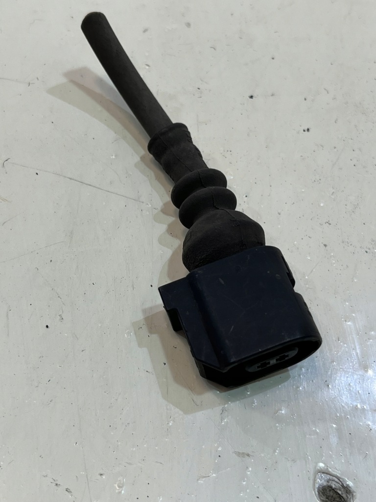 фото №1, Колодка штекер audi a7 c7 8e0973702