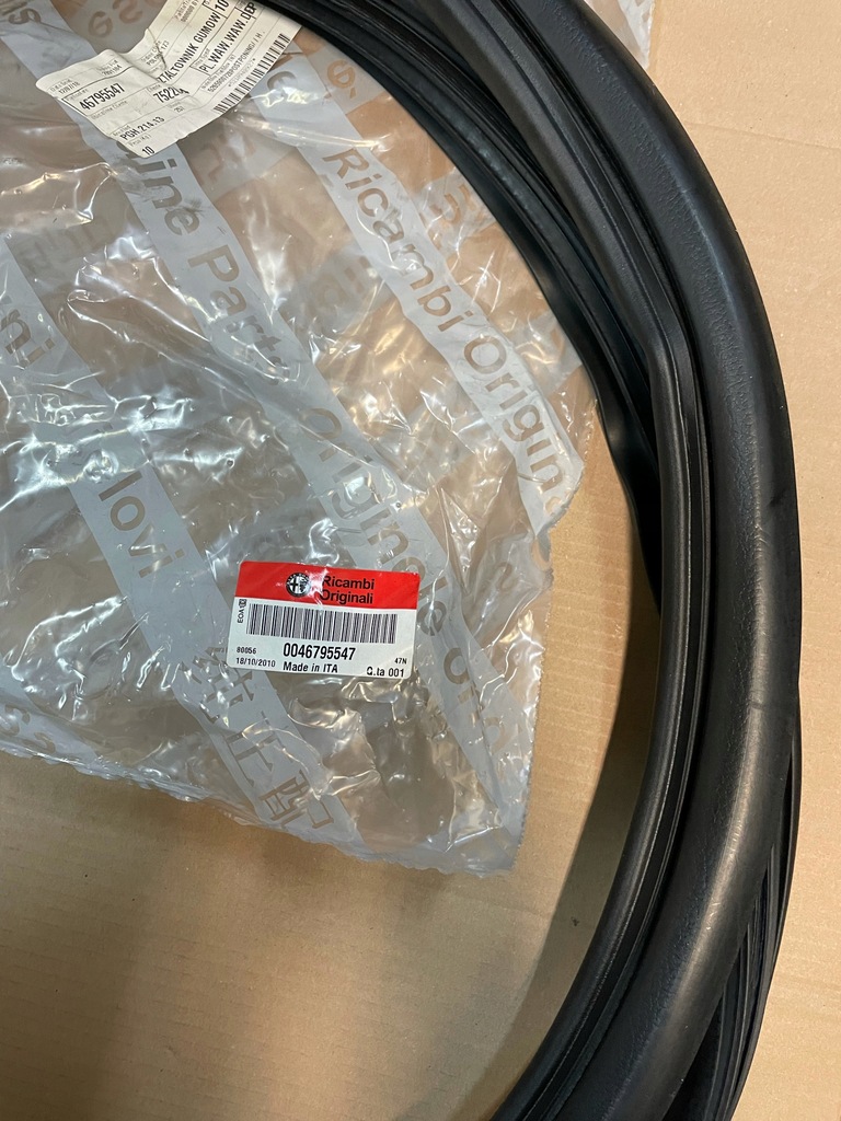 фото №3, Alfa romeo 147 5-d прокладка obrysu двері ліва