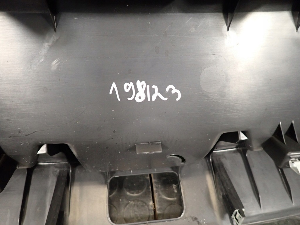 фото №11, Обивка багажника audi a1 i 8x крышки 12r