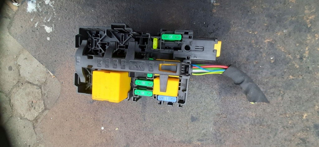 Корпус предохранителей 1.2thp peugeot 308 t9 v3517664121005231 Недорого