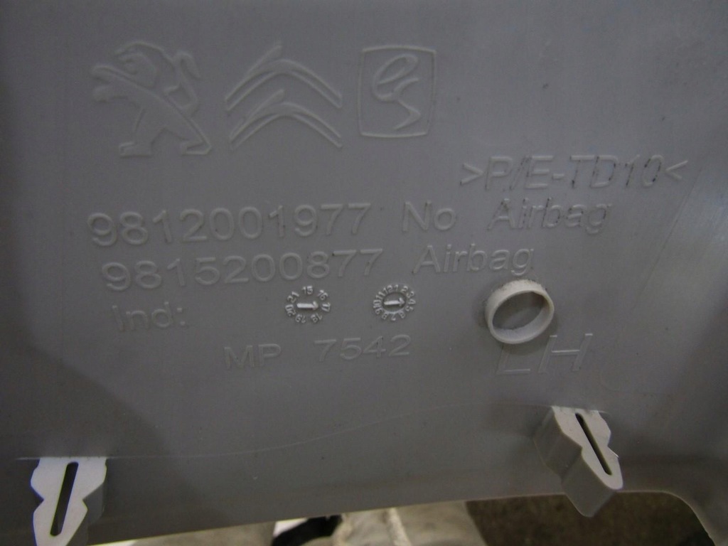 фото №6, Защита правая обшивка стойка среднего правое citroen c3 iii 9812001877