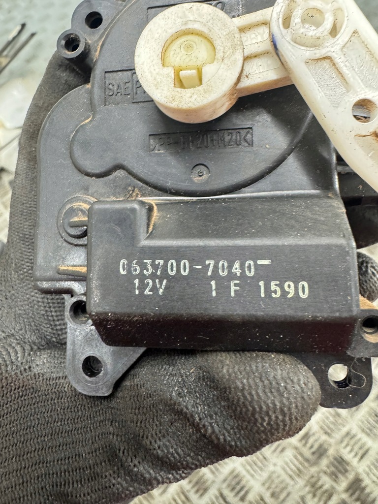 фото №6, Клапан управляющий отопителя mitsubishi pajero iii 3 063700-7040