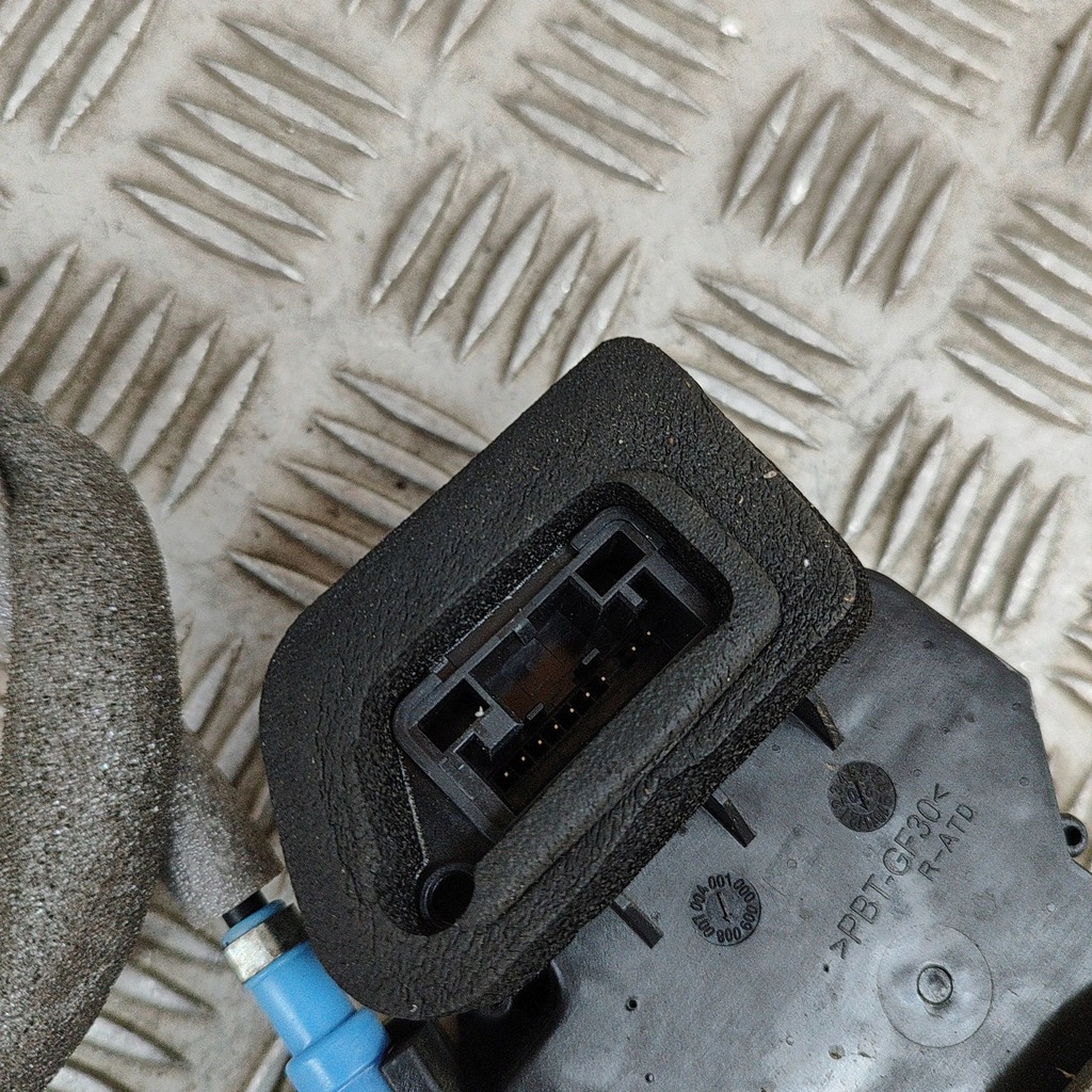 фото №8, Audi rs6 c8 2022 права сторона замок двері передніх