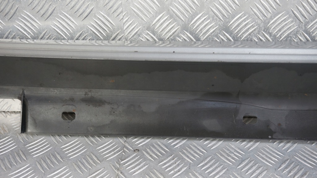 Накладка порога  правая mercedes w212 a2126900840 Доставка