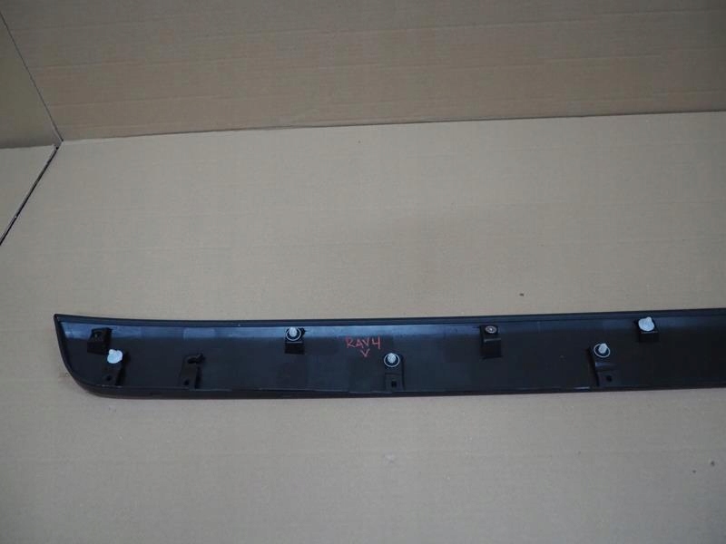 Накладка  нижняя накладка крышки toyota rav4 v 7680242140 Недорого