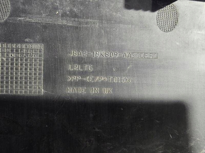 фото №9, Land rover range rover velar j8a2--19k809-aa заглушка фаркоп бампера заднего