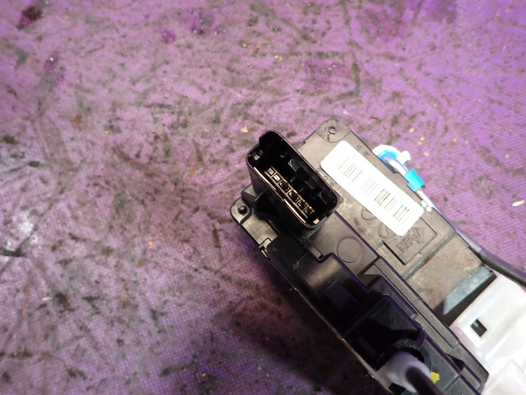 фото №5, Hyundai i20 i 12- lift fl 3d замок перед правый 81320-1j230 813201j230 4 pin