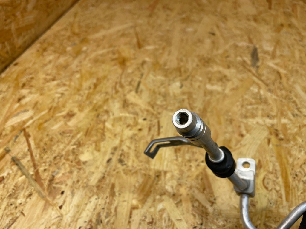 Патрубок трубка шланг кондиціонера jeep renegade 1.3 гібрид 00521137540 Доставка