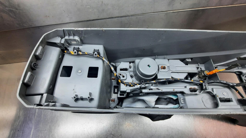 фото №12, Підлокітник тунель середній ford focus mk2 lift 1.6b 09r