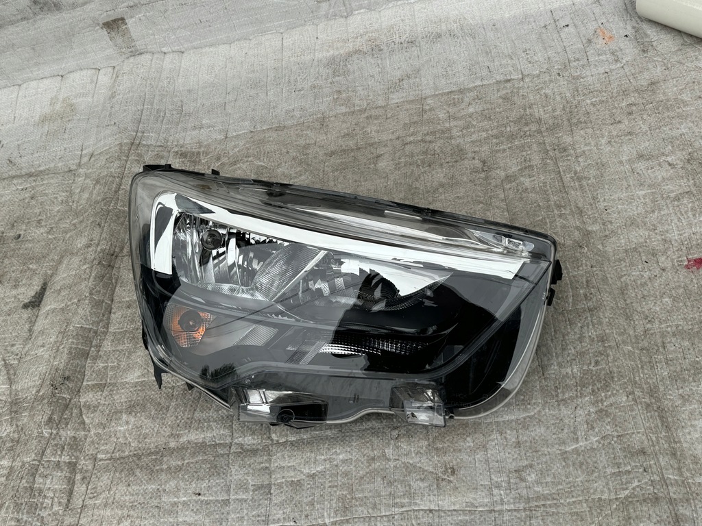 фото №1, Opel combo лампа правая фара 18-