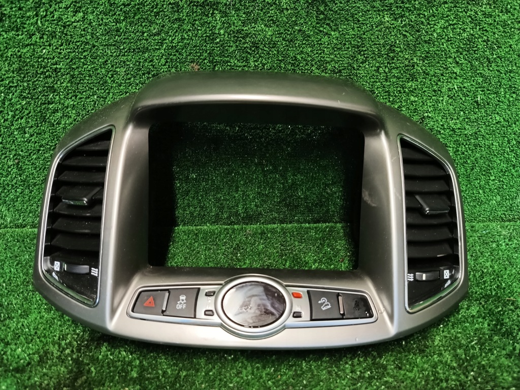 фото №1, Chevrolet captiva 2.2 рамка дисплея решётки