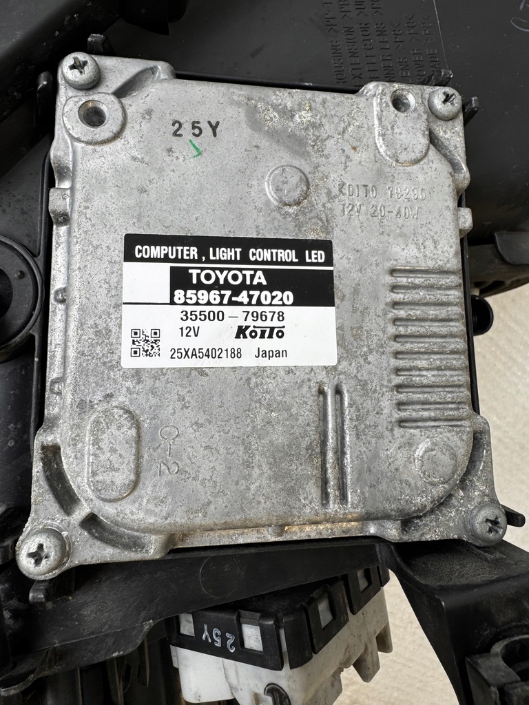 фото №11, Передня права лампа права перед toyota prius iii lift