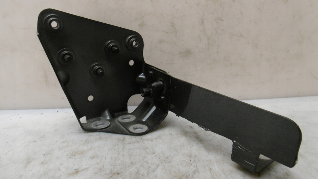 фото №1, Audi r8 420 кронштейн кронштейн крыла 420806419