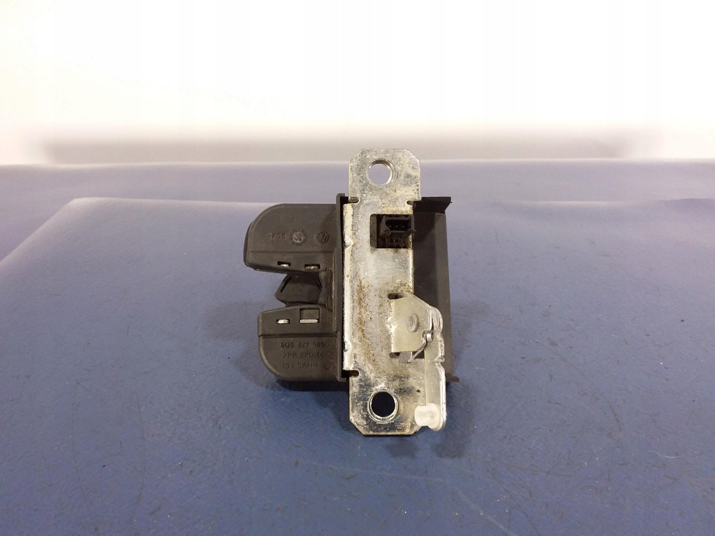 фото №1, Vw polo iv 9n lift замок задний крышки 6q6827505d