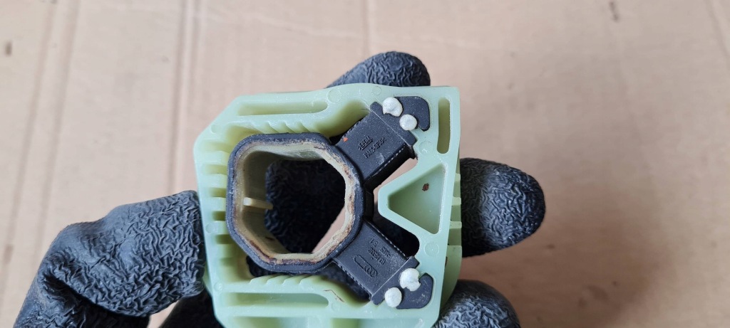 Q3 83a держатель кронштейн радиатора поперечина 5q0121367g vw audi Недорого