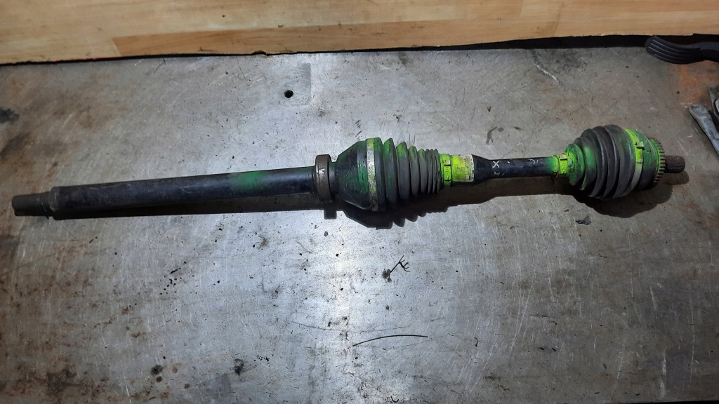 Купити Привідний вал права 30651436 volvo xc90 2.4 d5 автоматична коробка передач