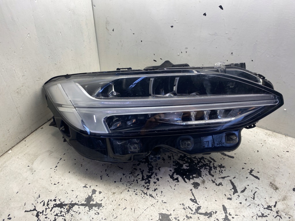 фото №1, Volvo v90 лампа правий перед full led 31655729