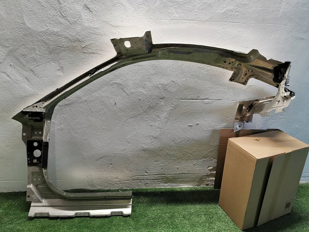 фото №12, Ferrari f8 tributo 19-23 обшивка бічний bok кузов поріг блок двигуна 86252900