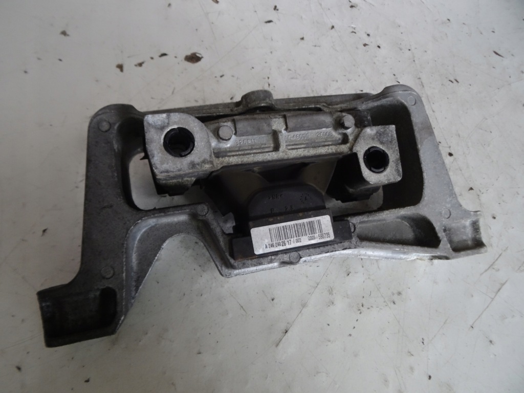 Купити Кронштейн подушка двигуна a2462402617 mercedes w176