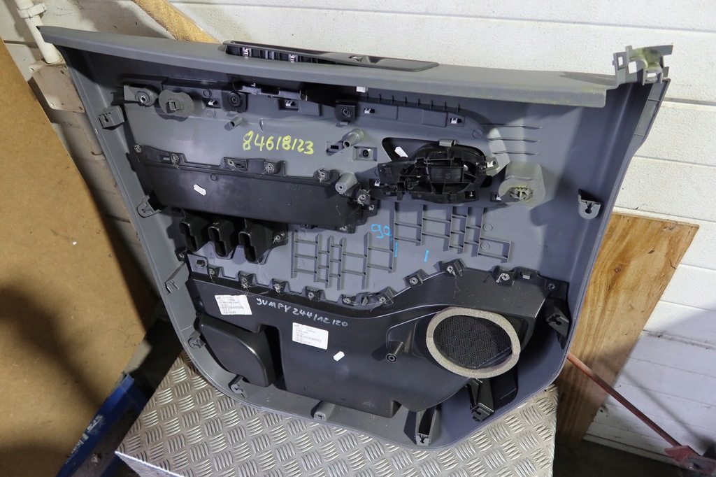 фото №11, Обшивка оббивка двері правий перед jumpy