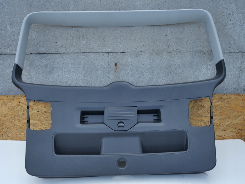 фото №1, Vw touran защита крышки багажника 1t0867601
