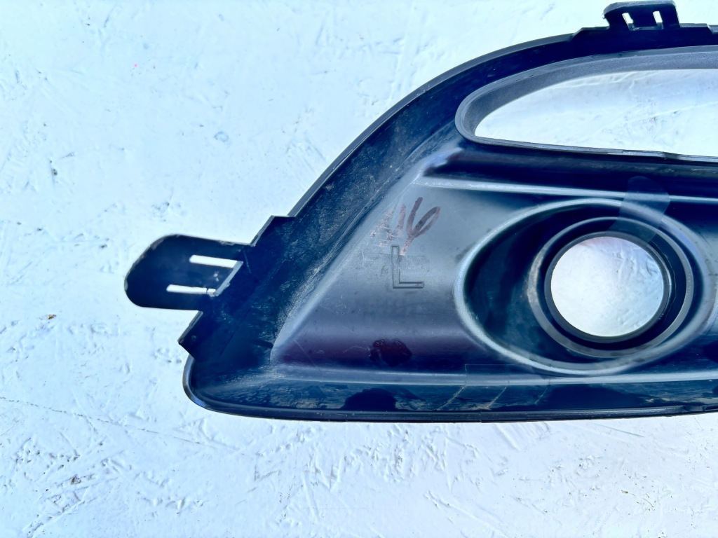 Mazda 3 3 рестайлінг  решітка бампера права bajc-50c11 ліва bajc-50c21 комплект Доставка