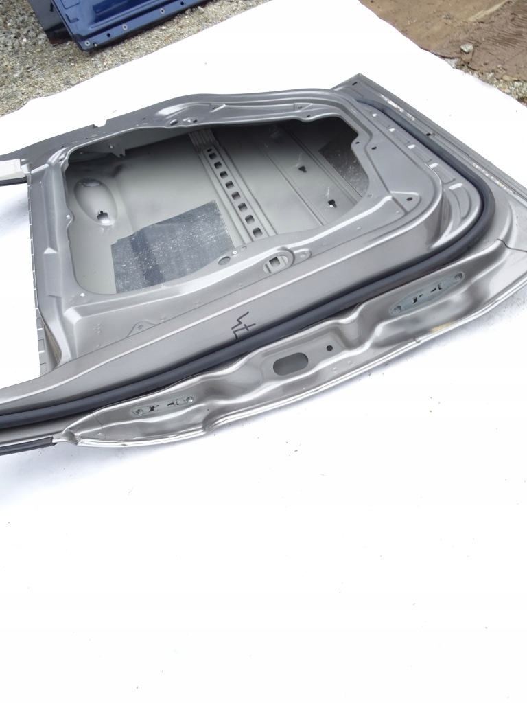 Дверь правое  правый  задний mercedes w245 245 b-klasa Киев